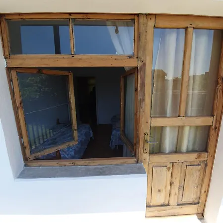 Nazmir's Guest house